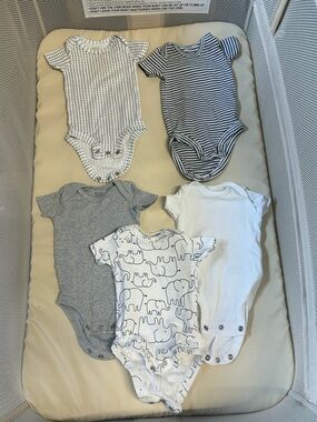 Carters size newborn One-Piece Bodysuits for baby - 5 Pack